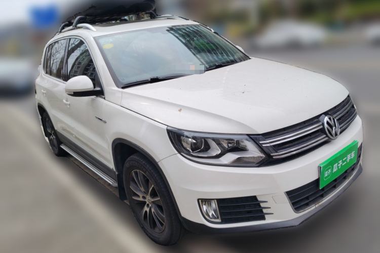 Used Volkswagen Tiguan 2016 330TSI Automatic All-Wheel Drive Luxury Edition Front Right 45 Deg