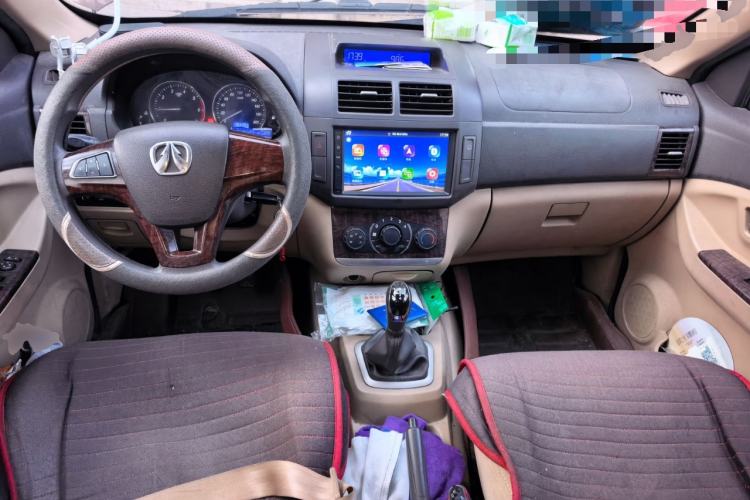 Used BAIC Weiwang M30 2015 1.5L Comfort version DAM15 Center Console