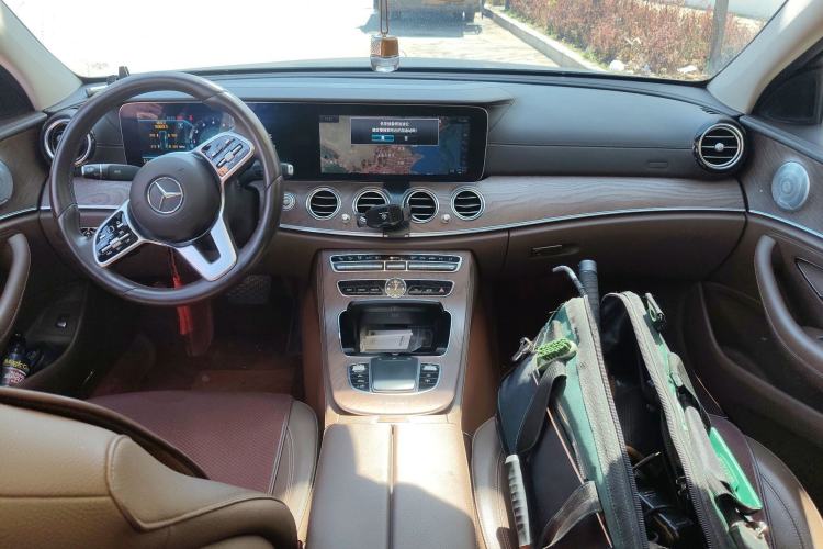 Used Mercedes-Benz E-Class 2019 Restyled E 300 L Luxury Edition Center Console