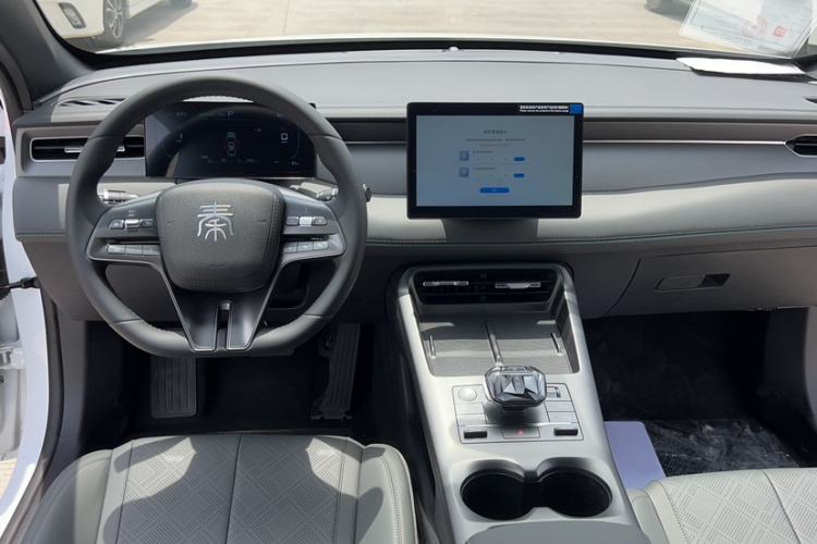 Used BYD Qin PLUS 2025 DM-i Smart Drive 55KM Leading Model Interior 4