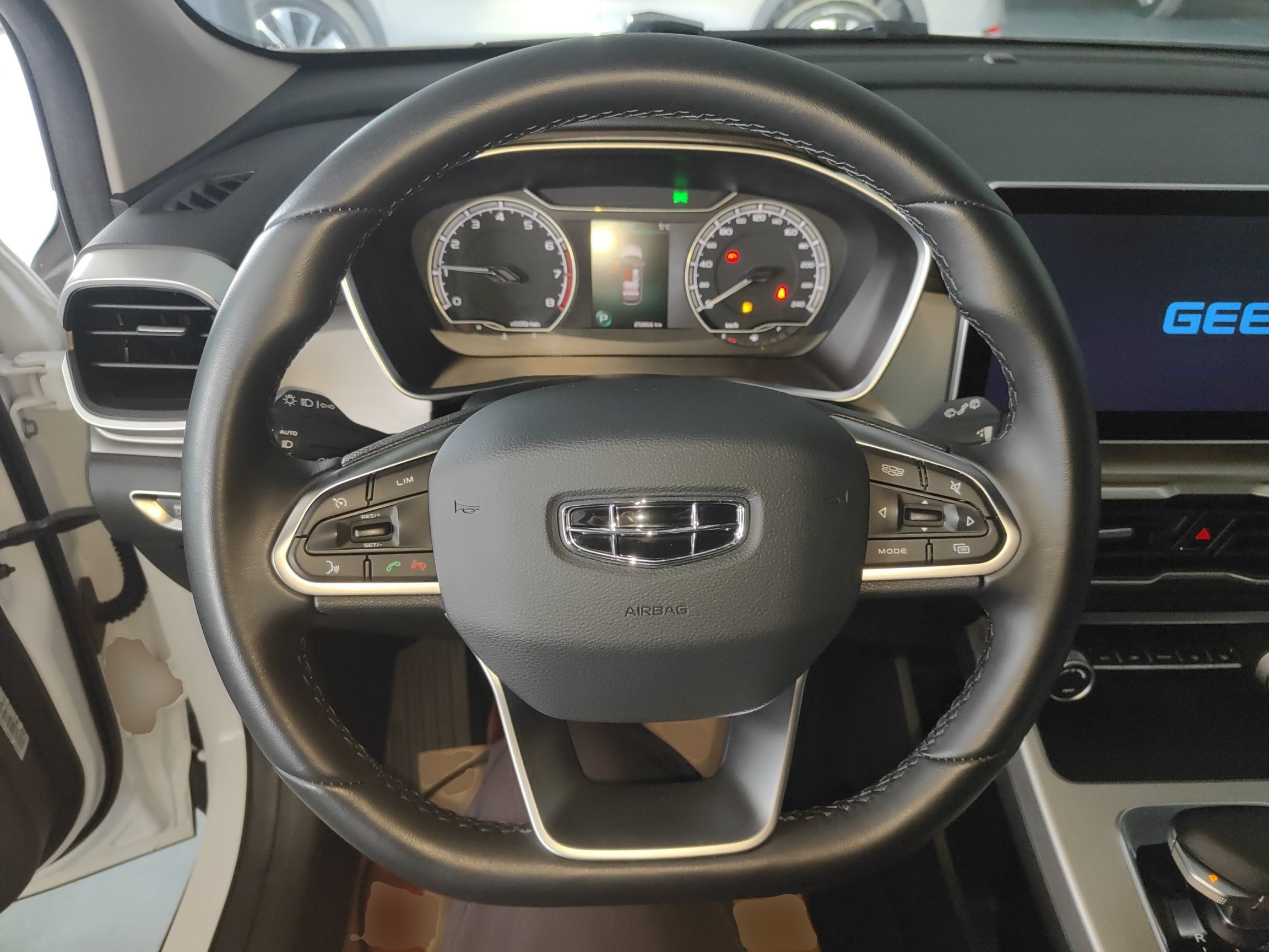 Geely Auto Coolray 2023 1.5T DCT Platinum Edition — снимка 14