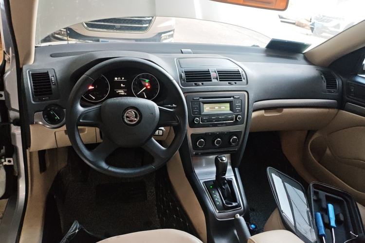 Used Skoda Octavia 2015 Classic Model 1.6L Automatic Yijie Version
