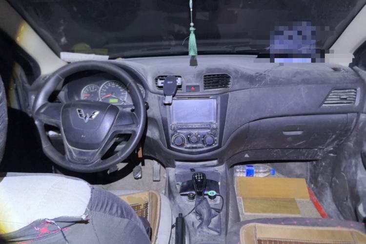 Used Wuling Hongguang 2014 1.5L Base Version Center Console