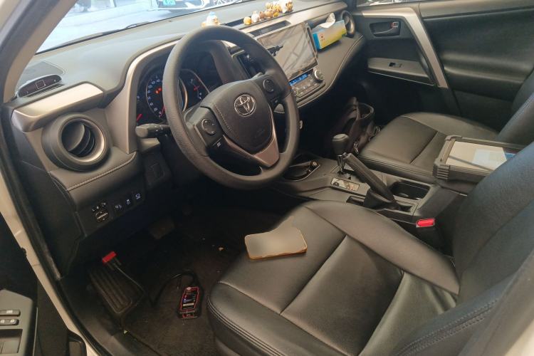 Used Toyota RAV4 2016 2.0L CVT Two-Wheel Drive Fashion Edition China V Standard