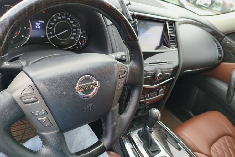 Used Nissan Patrol 2017 4.0L XE Middle East Version Center Console