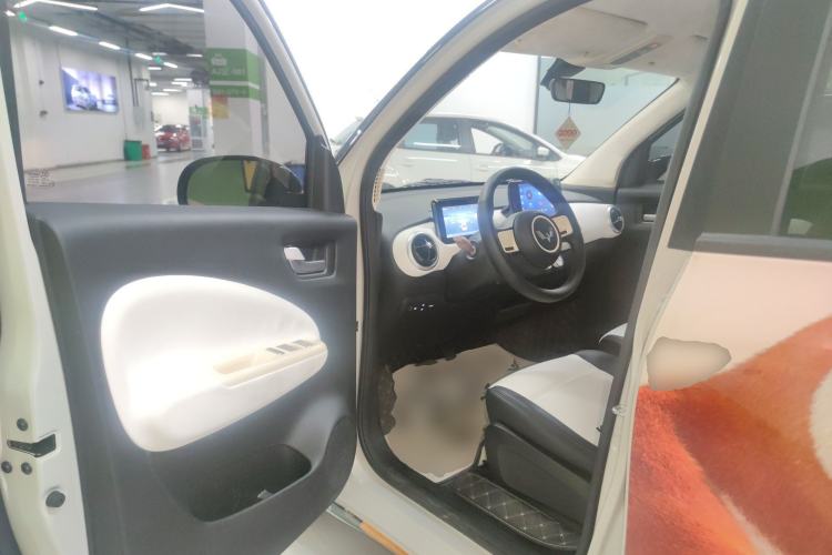 Used Wuling Hongguang MINIEV 2025 Four-Door Version Premium Edition Driver Seat
