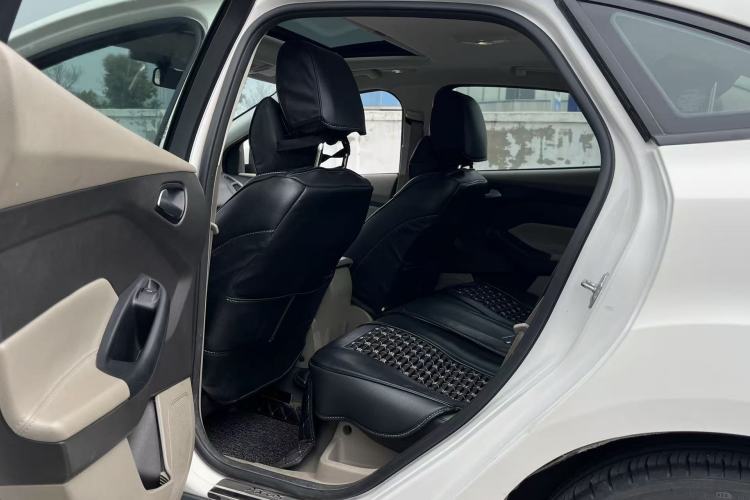 Used Ford Focus 2012 Sedan 1.6L Manual Fashion Edition
