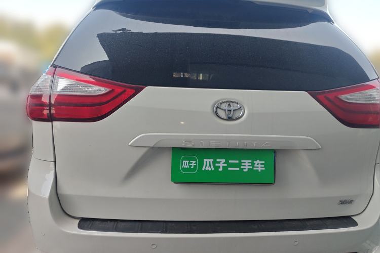 Used Toyota SIENNA 