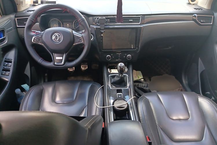 Used Dongfeng Fengon 580 2016 1.5T Manual Luxury Edition Center Console