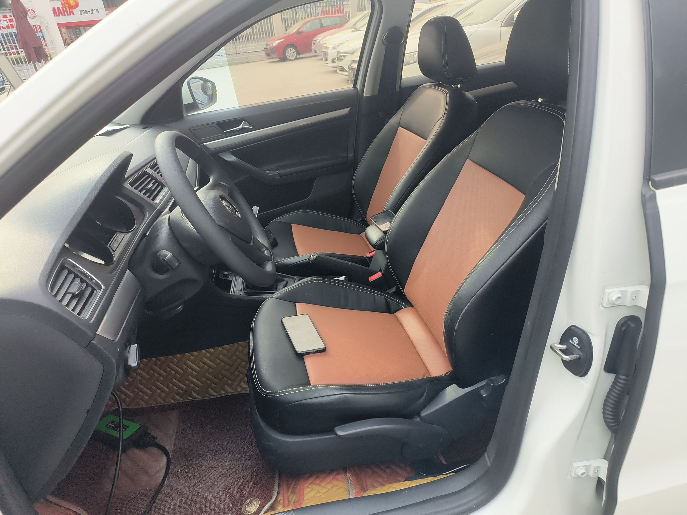 Переднее сиденье в автомобиле