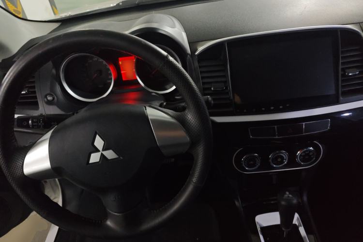 Used Mitsubishi Lancer EX 2016 1.8L CVT Black-and-White Retro Edition Center Console