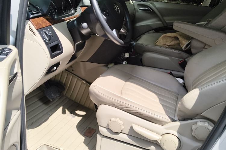 Used Mercedes-Benz Viano 2013 3.0L Comfort Edition
