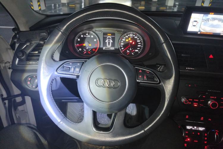 Used Audi Q3 2018 30th Anniversary Edition 30 TFSI Fashion Model Steering Wheel