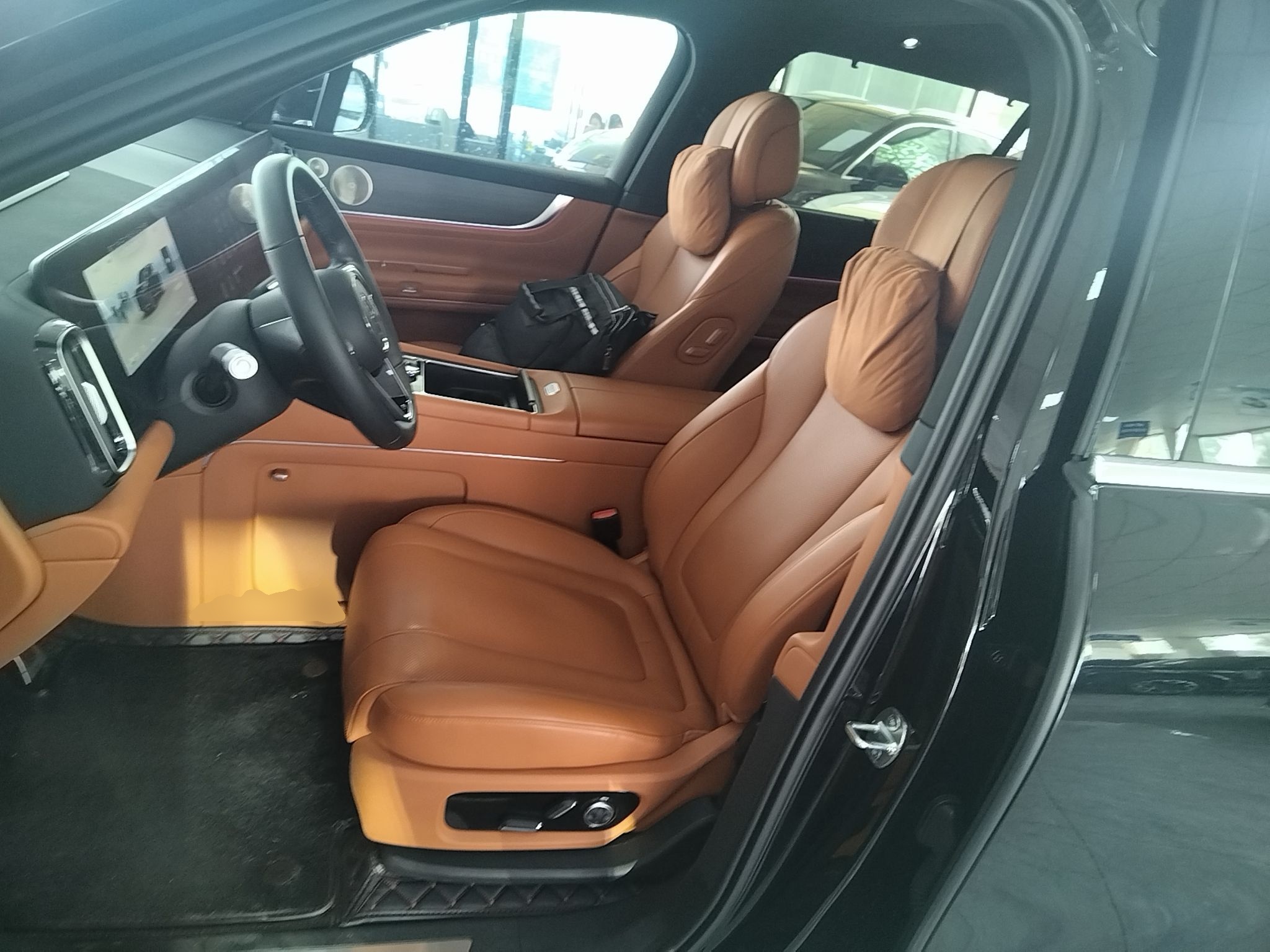 Переднее сиденье в автомобиле