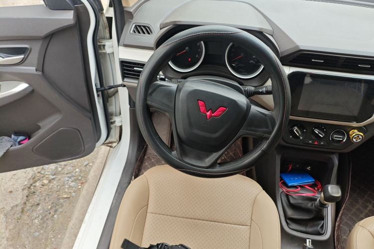 Used Wuling Hongguang 2021 1.5L S Standard Version LAR Steering Wheel