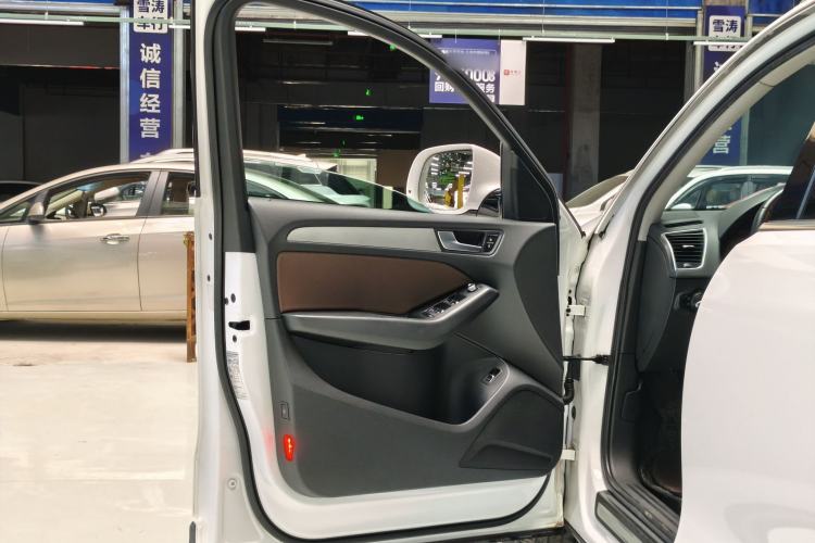 Used Audi Q5 2017 40 TFSI Ambition Edition Interior 1