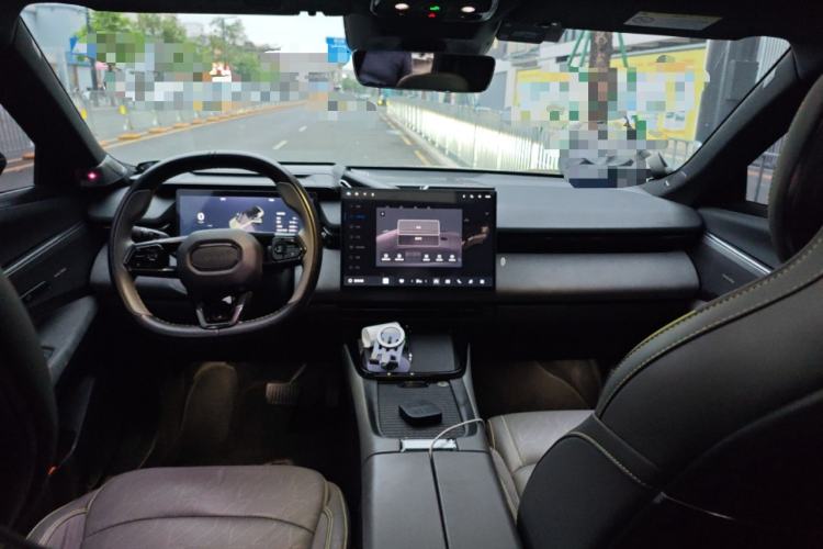 Used Lynk & Co 08 EM-P 2023 120km Long-Range Halo Center Console