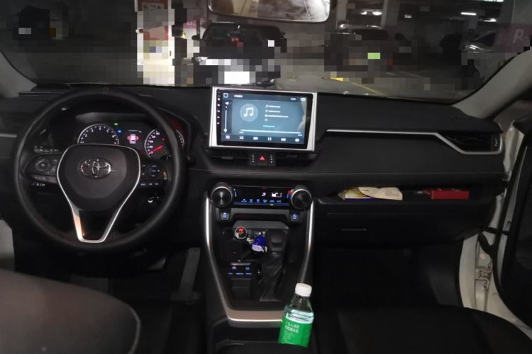 Used Toyota RAV4 2020 2.0L CVT Two-Wheel Drive Urban Edition Center Console