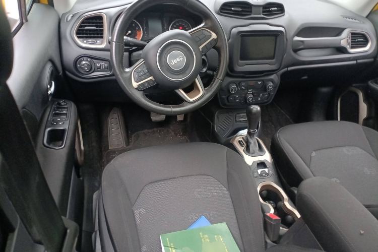 Used Jeep Renegade 2018 Connected Large Screen Version 180T Automatic Jingneng Version Steering Wheel