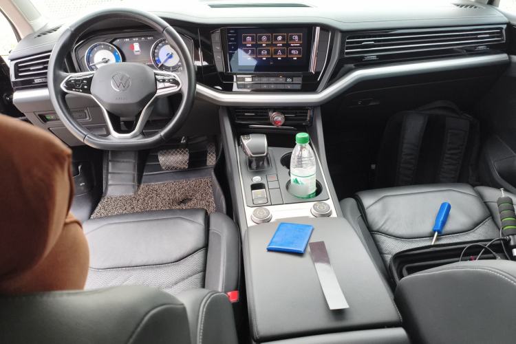 Used Volkswagen Touareg 2021 2.0 TSI Flagship Special Edition Center Console