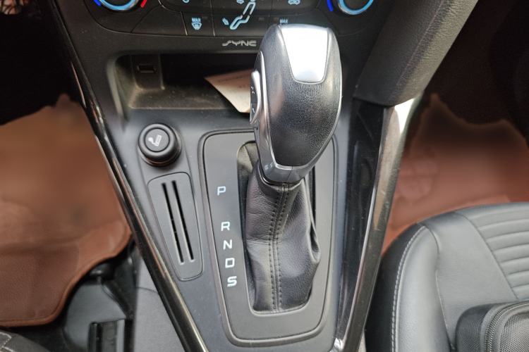 Used Ford Focus 2015 Hatchback 1.6L Automatic Fashion Edition
