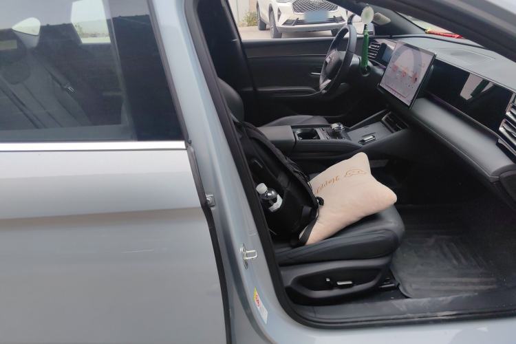 Used BYD Qin L 2025 DM-i Smart Drive 120KM Superior Model Right Front Seat