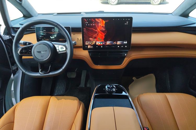 Used Geely Galaxy LEVC L380 2024 140-Degree 6-Seater All-Wheel-Drive Ultra