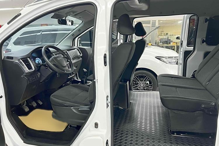 Used Jinbei Gold Hiace M Classic 2022 Panda Edition 1.5L Engineering Lion Passenger Van 6 Seats