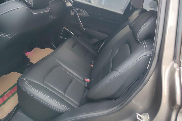 Used Geely Auto Emgrand X7 Sport 2021 Million Edition 1.8TD DCT Two-Wheel Drive Comfort Model Left Rear Seat