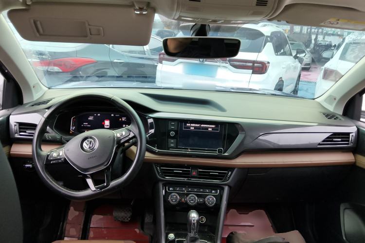 Used Volkswagen Tharu 2019 330TSI Four-Wheel Drive Flagship Model China VI Standard Center Console