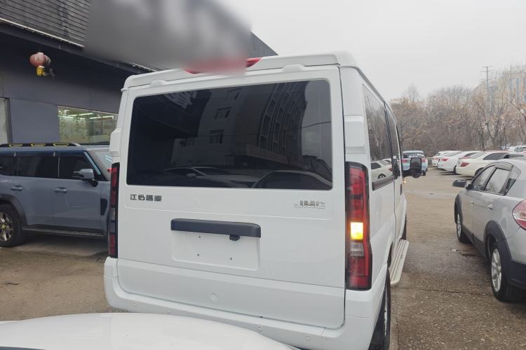 Used JMC Fushun 2022 2.0T Manual Multi-Function Passenger Vehicle Short Wheelbase Low Roof 6-Seater