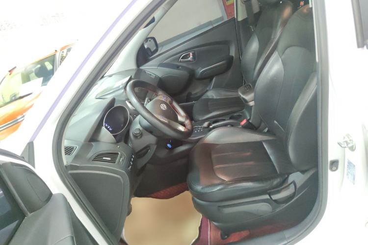 Used Hyundai ix35 2015 2.0L Automatic 4x4 Smart Version China IV Standard