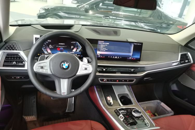 Used BMW X5 2023 xDrive 30Li Luxury M Sport Package Center Console