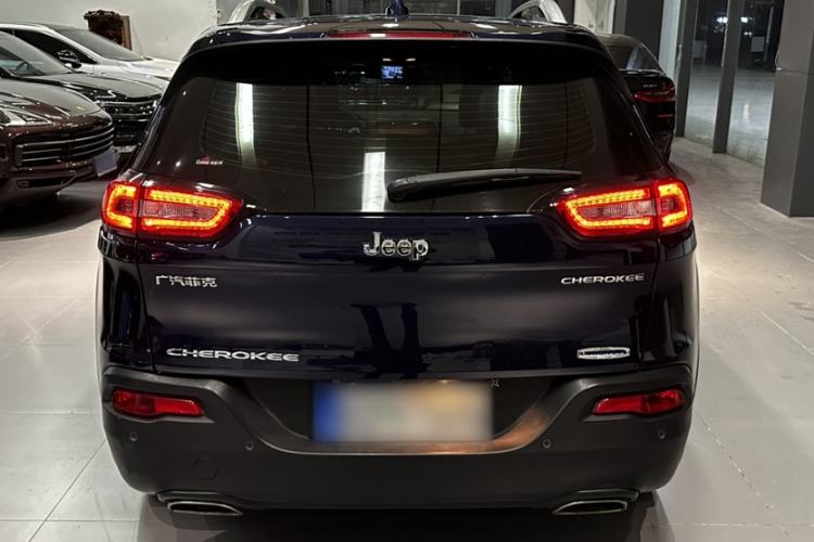 Used Jeep Cherokee 2016 2.4L Leading Edition
