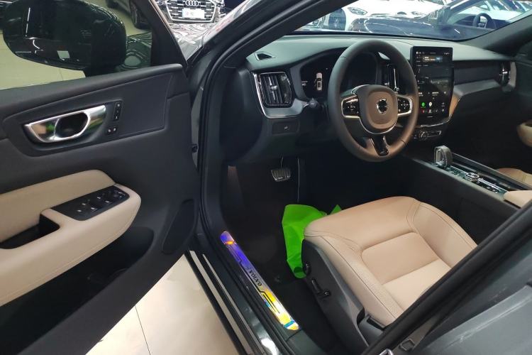 Used Volvo XC60 2026 B5 4x4 Smart Luxury Edition
