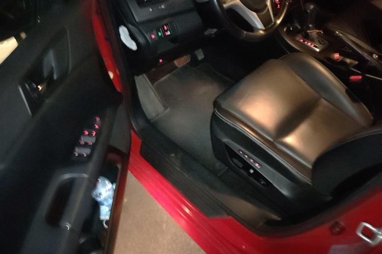 Used Suzuki Kizashi 2011 2.4L Two-Wheel Drive CVT Standard Edition
