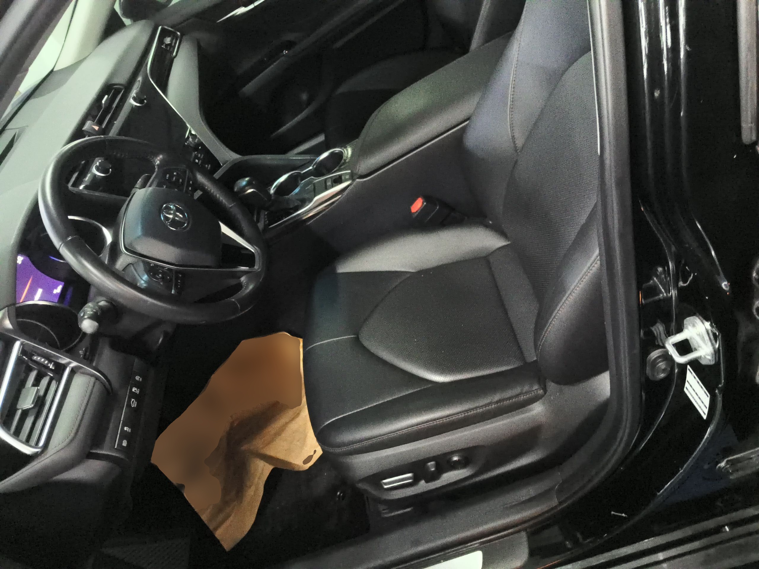 Переднее сиденье в автомобиле