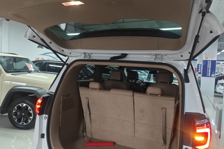 Used Buick GL8 2021 ES Land Cruiser 653T Luxury Edition Trunk