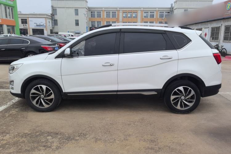 Used Baojun 560 2015 1.8L manual luxury version
