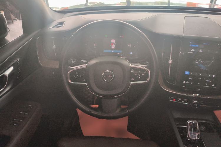 Used Volvo XC60 2022 B5 4x4 Smart Luxury Edition
