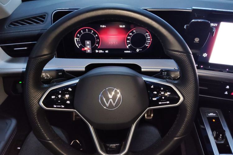 Used Volkswagen Tavendor 2024 Facelifted 380TSI All-Wheel Drive R-Line Cruise Premium Edition