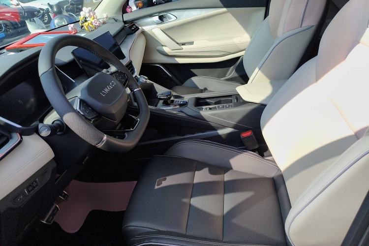 Used Lynk & Co 06 2021 1.5T Shero Pink Special Edition