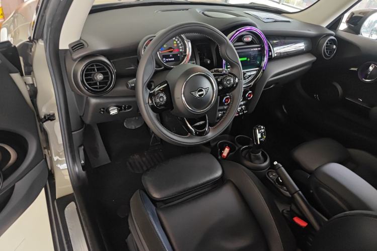 Used MINI MINI 2019 1.5T COOPER Artist
