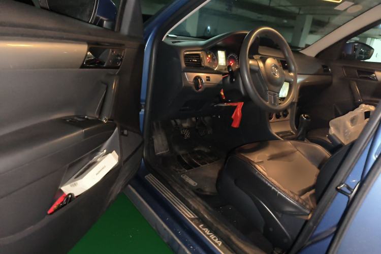 Used Volkswagen Lavida 2013 Restyled Classic 1.6L Manual Comfort Edition
