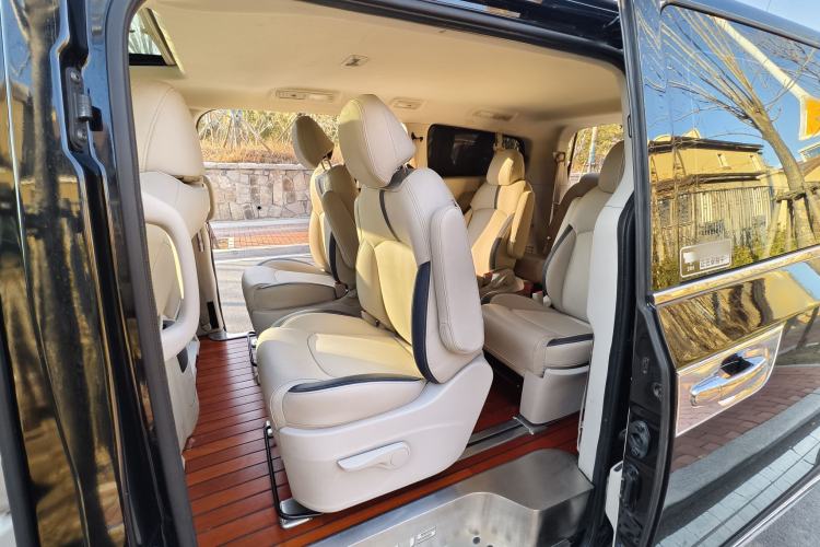 Used SAIC MAXUS G10 2021 2.0T Automatic Elite Edition Diesel 9-Seater
