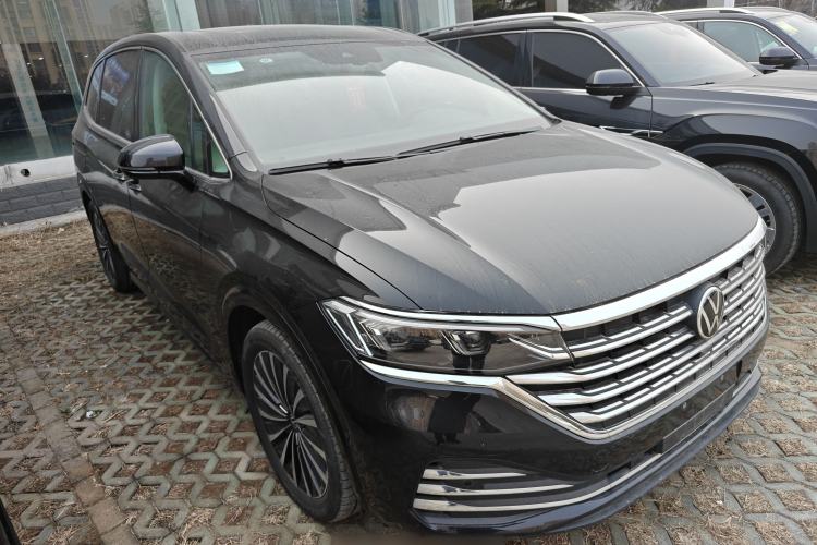 Used Volkswagen Viloran 2024 380TSI Premium Edition Front Right 45 Deg