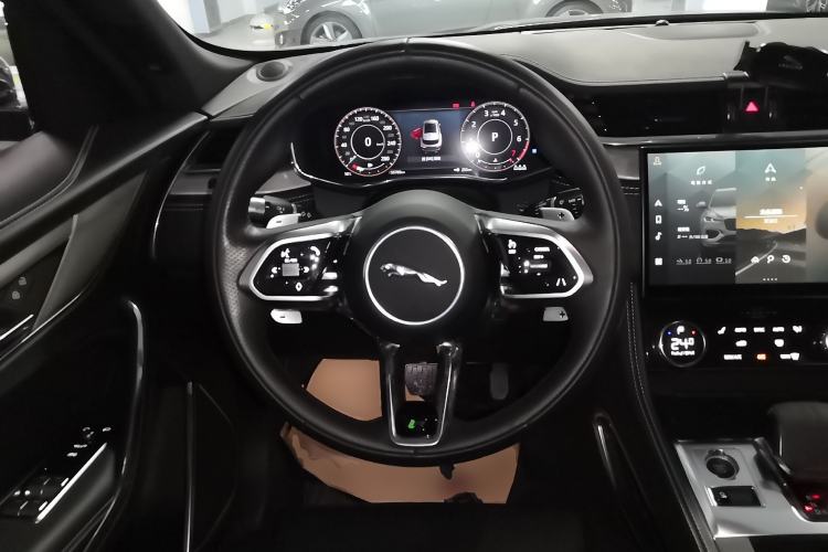 Used Jaguar F-PACE 2021 250 PS R-Dynamic S
