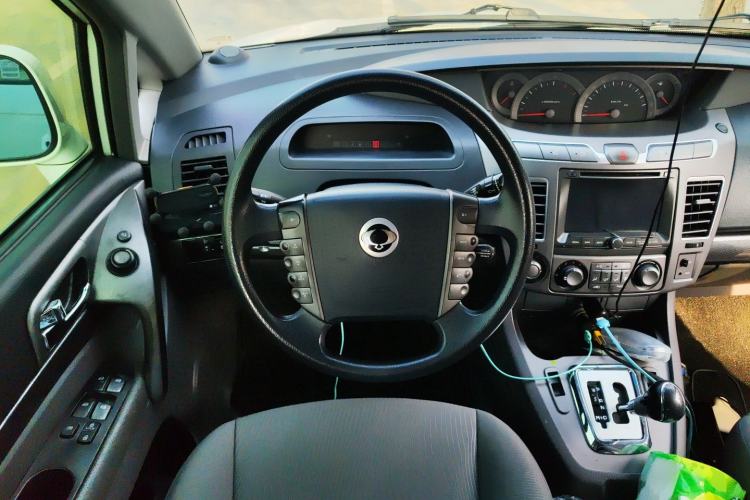 Used SsangYong Rodius 2014 2.0T Diesel Two-Wheel Drive Elite Navigation Edition