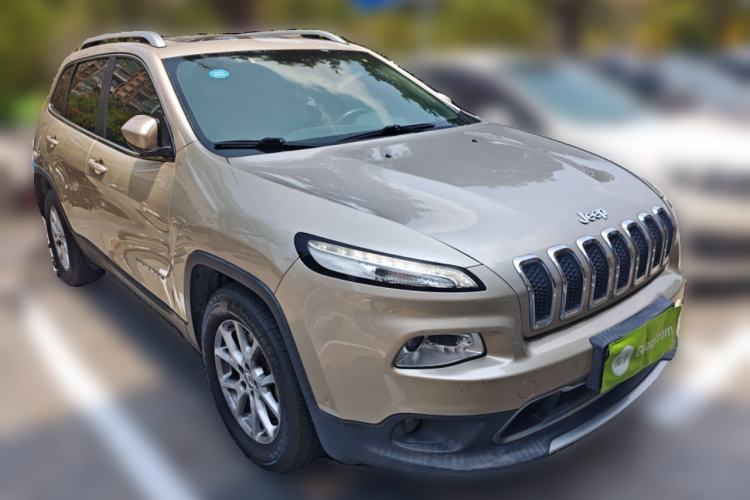 Used Jeep Cherokee 2016 2.4L Professional Edition Front Right 45 Deg