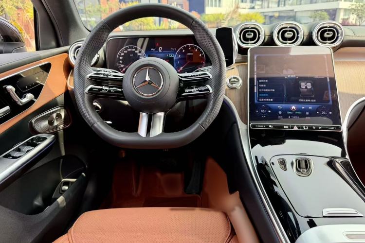 Used Mercedes-Benz GLC 2024 Refreshed GLC 300 L 4MATIC Dynamic Version 5 Seats
